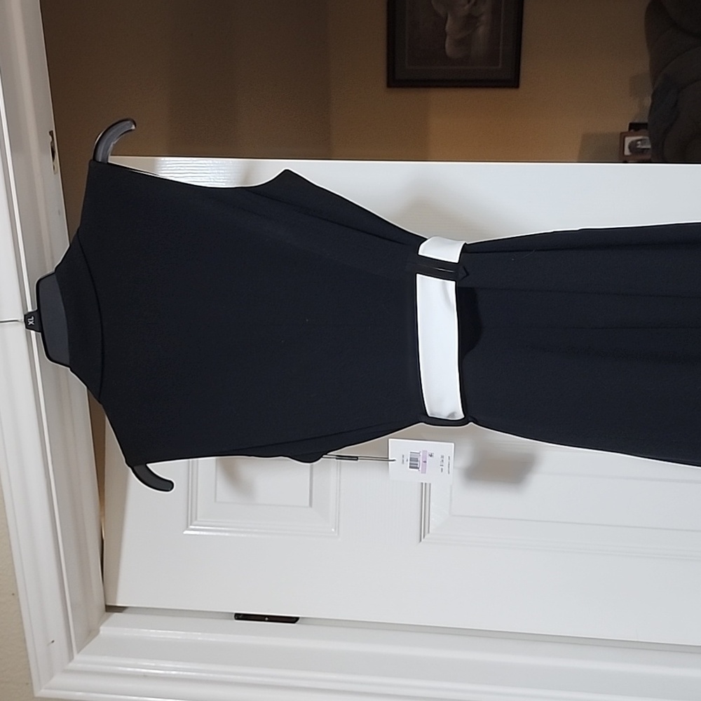 Dresses - Picture 2 of 4